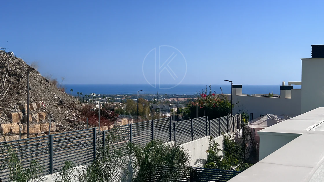Lujoso Dúplex con Piscina Privada y Vistas Panorámicas – La Alborada, Benahavís.