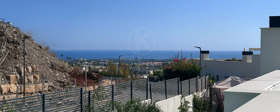 Lujoso Dúplex con Piscina Privada y Vistas Panorámicas – La Alborada, Benahavís.