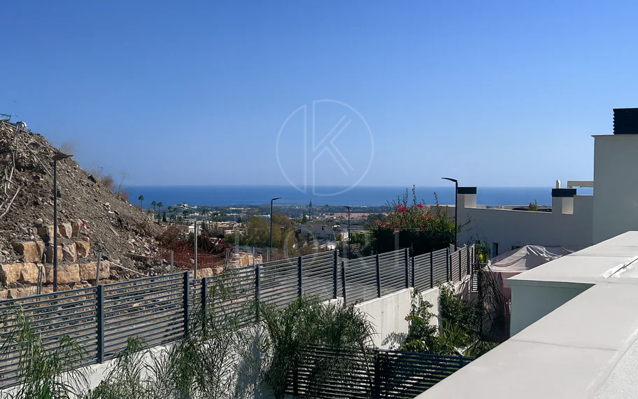 Lujoso Dúplex con Piscina Privada y Vistas Panorámicas – La Alborada, Benahavís.