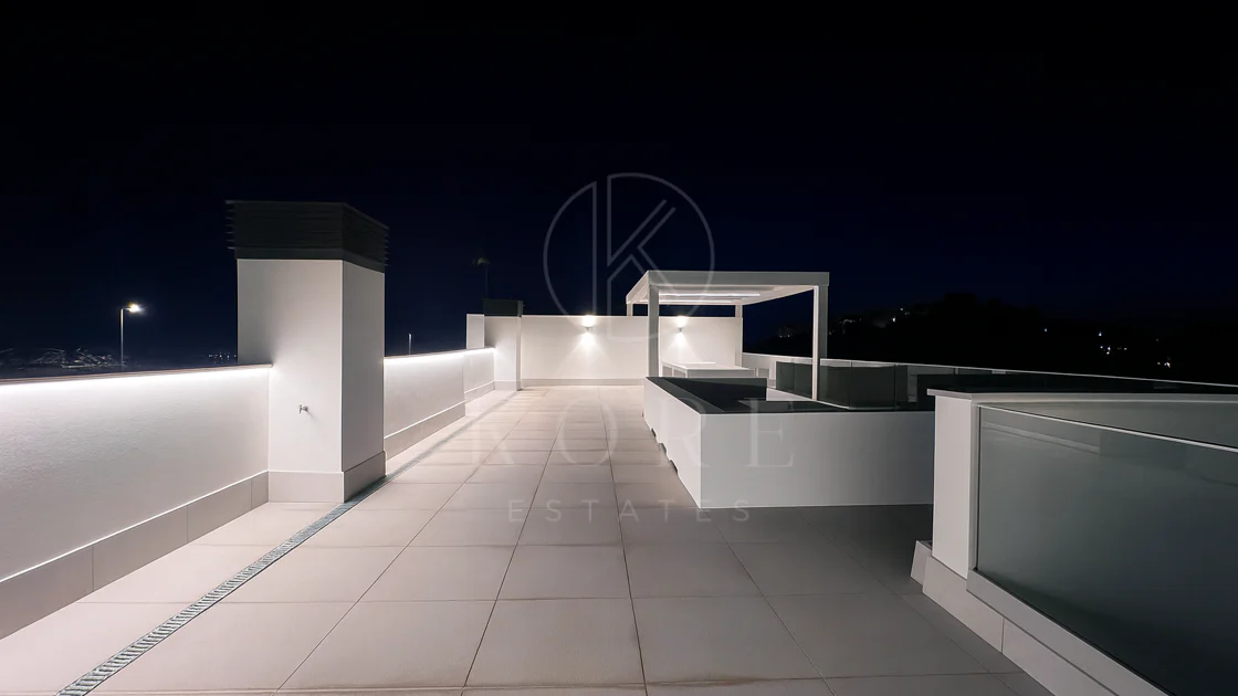 Lujoso Dúplex con Piscina Privada y Vistas Panorámicas – La Alborada, Benahavís.