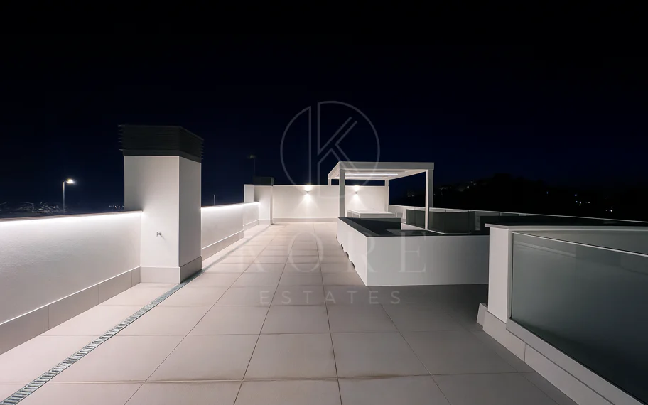 Lujoso Dúplex con Piscina Privada y Vistas Panorámicas – La Alborada, Benahavís.