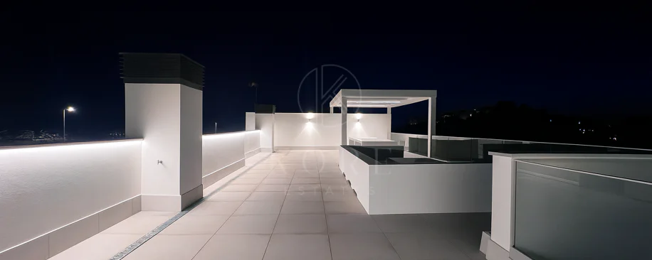 Lujoso Dúplex con Piscina Privada y Vistas Panorámicas – La Alborada, Benahavís.