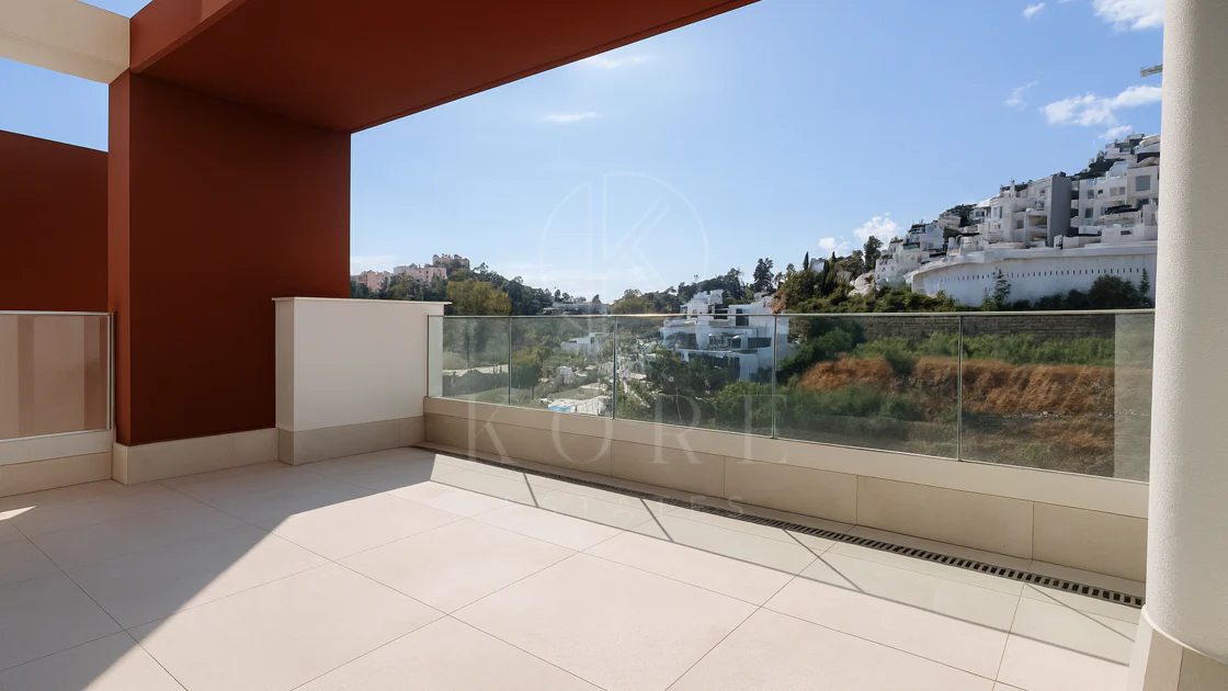 Lujoso Dúplex con Piscina Privada y Vistas Panorámicas – La Alborada, Benahavís.