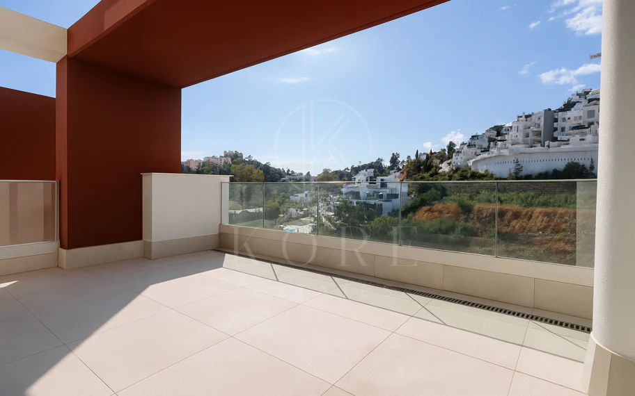 Lujoso Dúplex con Piscina Privada y Vistas Panorámicas – La Alborada, Benahavís.