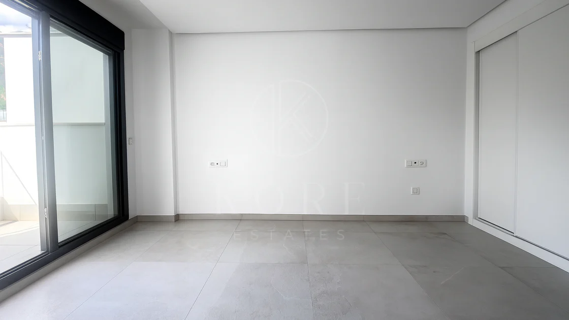 Lujoso Dúplex con Piscina Privada y Vistas Panorámicas – La Alborada, Benahavís.