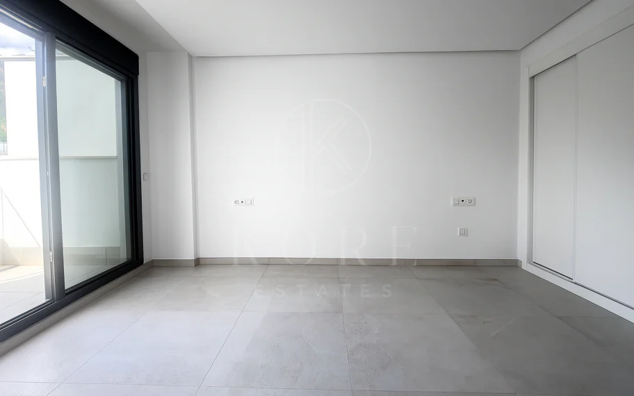 Lujoso Dúplex con Piscina Privada y Vistas Panorámicas – La Alborada, Benahavís.