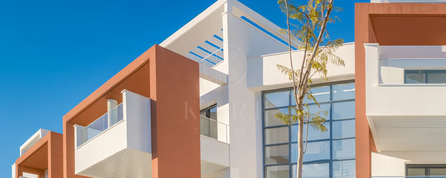 Lujoso Dúplex con Piscina Privada y Vistas Panorámicas – La Alborada, Benahavís.