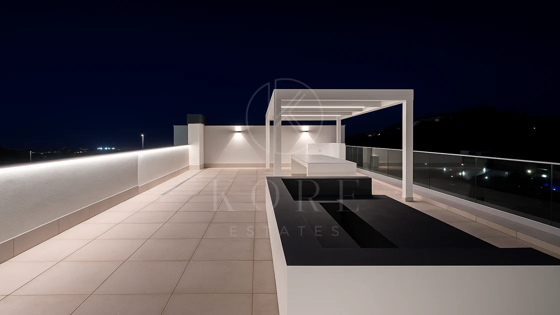 Lujoso Dúplex con Piscina Privada y Vistas Panorámicas – La Alborada, Benahavís.