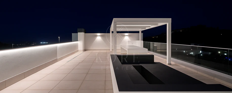 Lujoso Dúplex con Piscina Privada y Vistas Panorámicas – La Alborada, Benahavís.