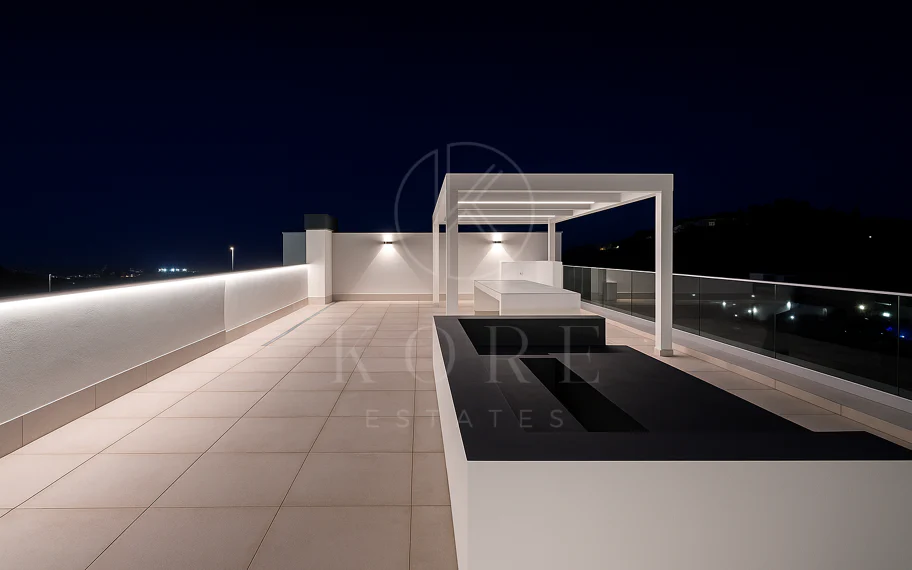 Lujoso Dúplex con Piscina Privada y Vistas Panorámicas – La Alborada, Benahavís.