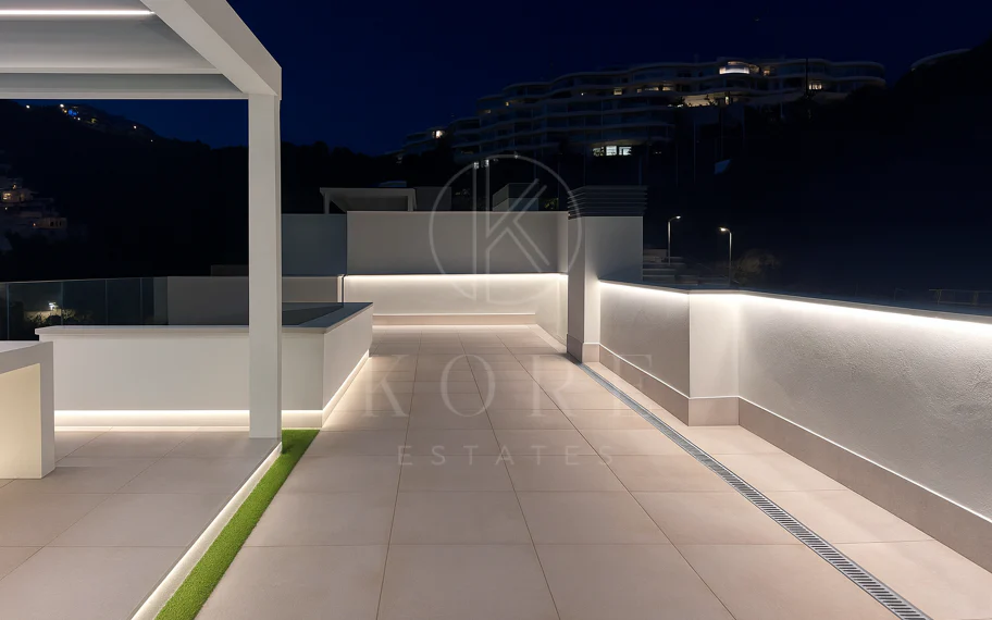 Lujoso Dúplex con Piscina Privada y Vistas Panorámicas – La Alborada, Benahavís.