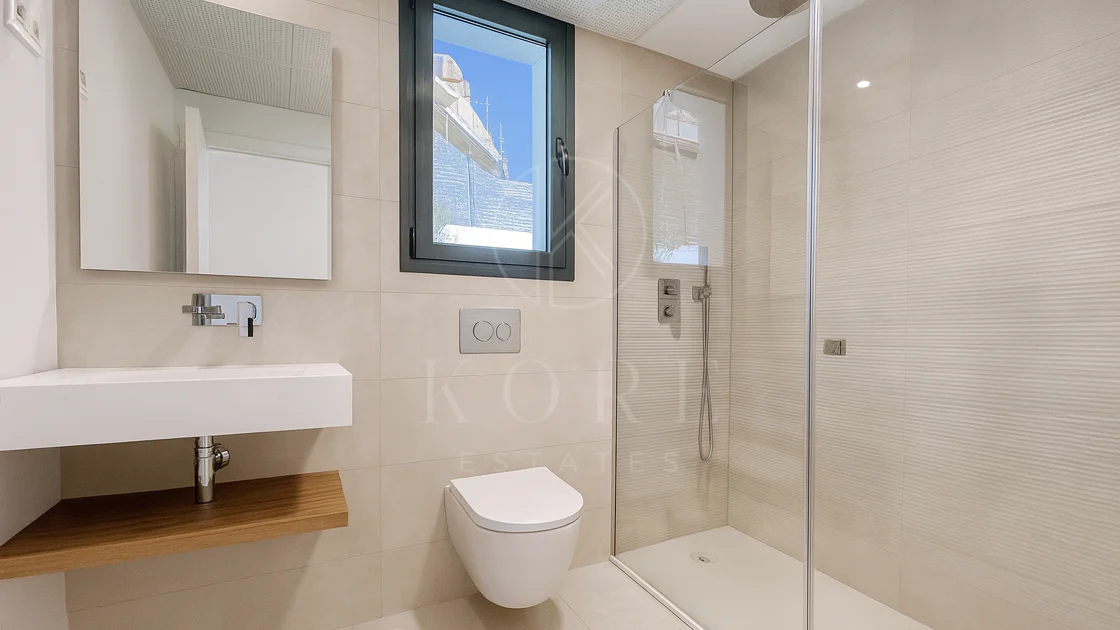 Lujoso Dúplex con Piscina Privada y Vistas Panorámicas – La Alborada, Benahavís.