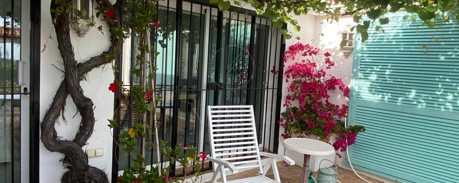 Encantadora villa con vistas panorámicas al mar en Puerto Romano, Estepona