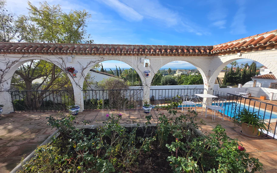 Encantadora villa con vistas panorámicas al mar en Puerto Romano, Estepona