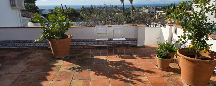 Encantadora villa con vistas panorámicas al mar en Puerto Romano, Estepona