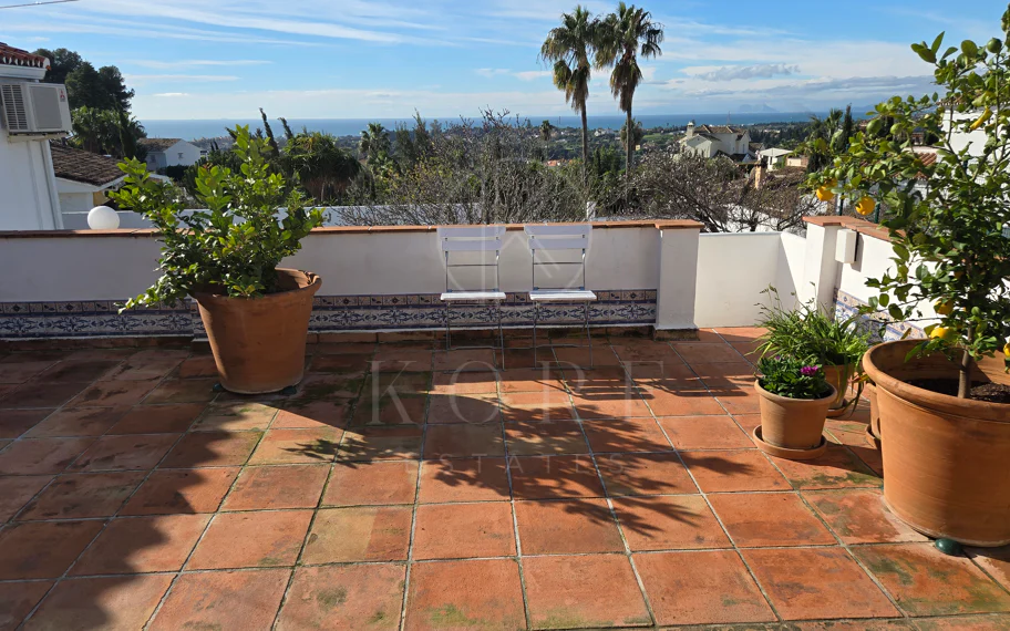 Encantadora villa con vistas panorámicas al mar en Puerto Romano, Estepona