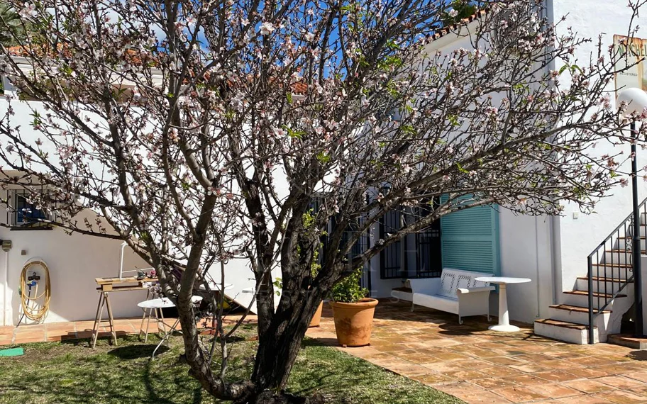Encantadora villa con vistas panorámicas al mar en Puerto Romano, Estepona
