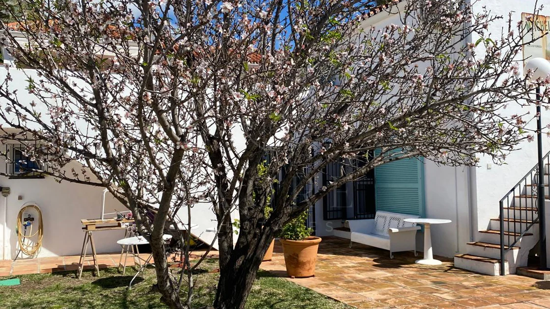 Encantadora villa con vistas panorámicas al mar en Puerto Romano, Estepona
