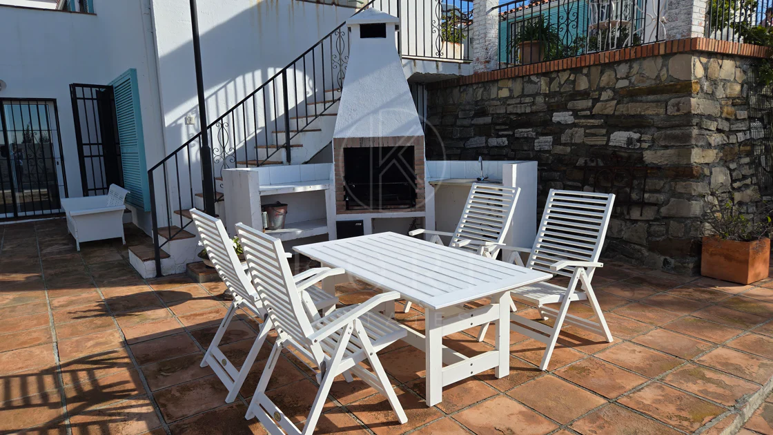 Encantadora villa con vistas panorámicas al mar en Puerto Romano, Estepona