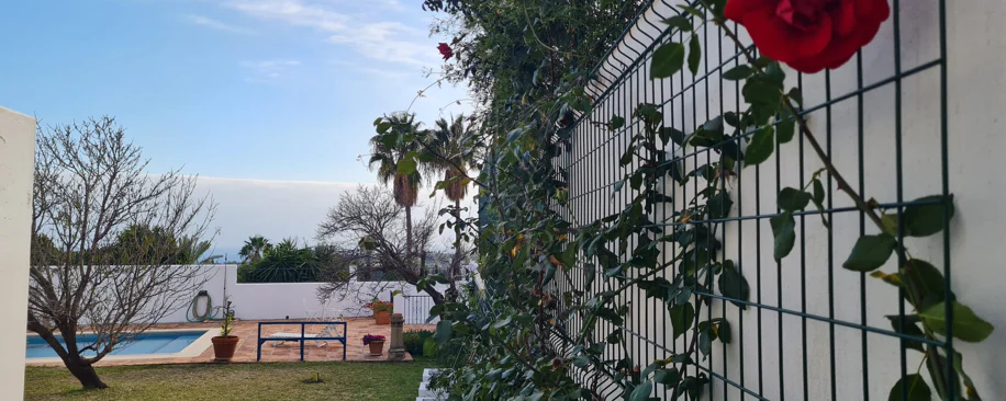 Encantadora villa con vistas panorámicas al mar en Puerto Romano, Estepona