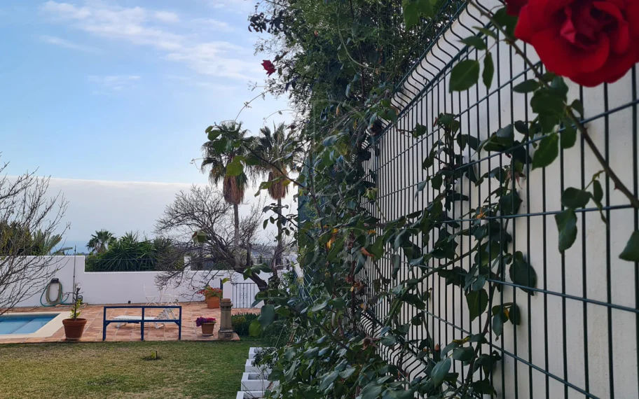 Encantadora villa con vistas panorámicas al mar en Puerto Romano, Estepona