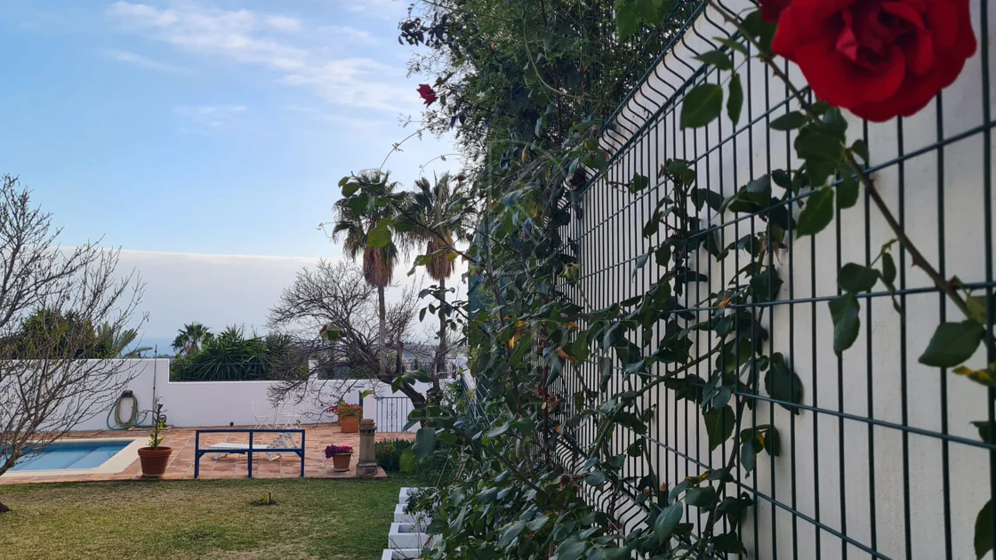 Encantadora villa con vistas panorámicas al mar en Puerto Romano, Estepona