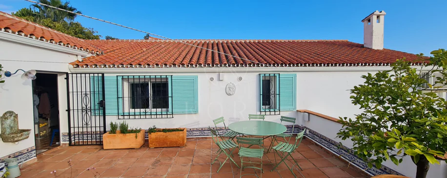 Encantadora villa con vistas panorámicas al mar en Puerto Romano, Estepona