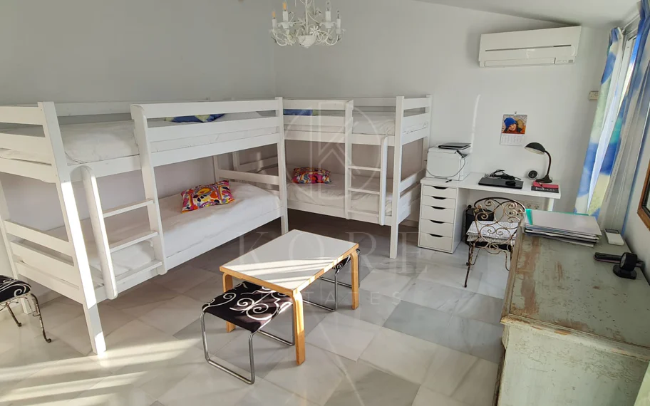 Encantadora villa con vistas panorámicas al mar en Puerto Romano, Estepona