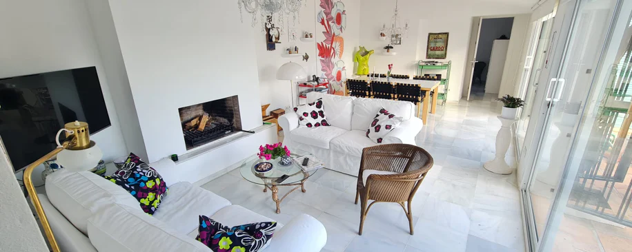 Encantadora villa con vistas panorámicas al mar en Puerto Romano, Estepona