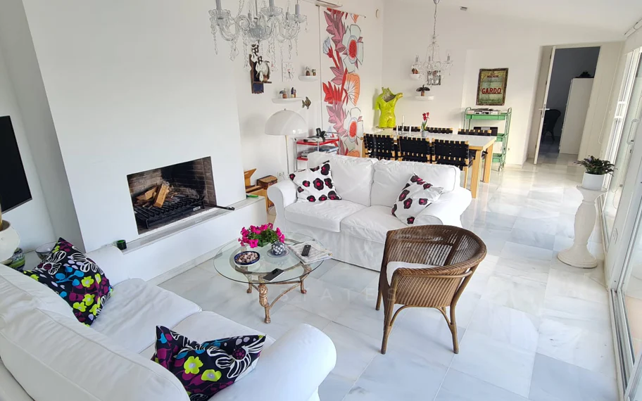 Encantadora villa con vistas panorámicas al mar en Puerto Romano, Estepona