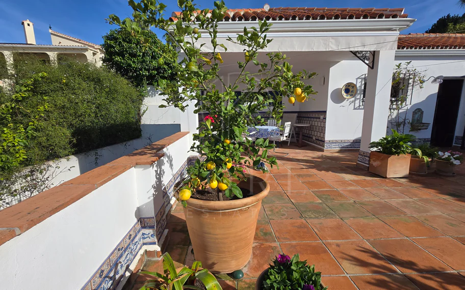 Encantadora villa con vistas panorámicas al mar en Puerto Romano, Estepona