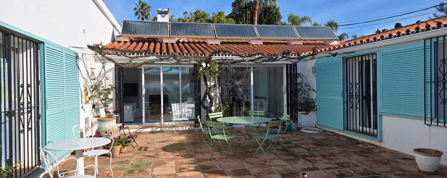 Encantadora villa con vistas panorámicas al mar en Puerto Romano, Estepona