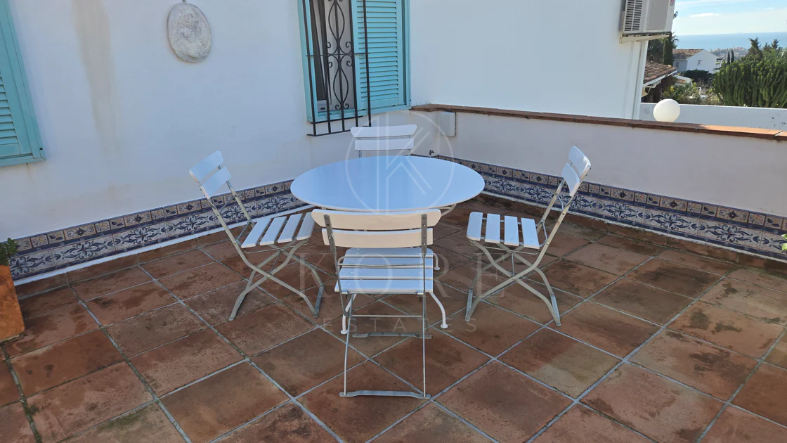 Encantadora villa con vistas panorámicas al mar en Puerto Romano, Estepona