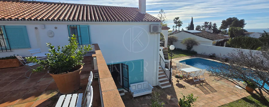 Encantadora villa con vistas panorámicas al mar en Puerto Romano, Estepona