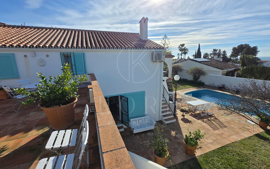 Encantadora villa con vistas panorámicas al mar en Puerto Romano, Estepona