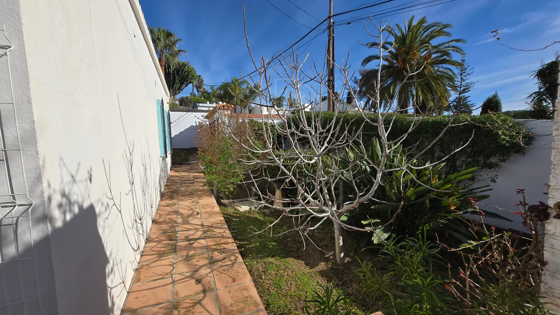 Encantadora villa con vistas panorámicas al mar en Puerto Romano, Estepona