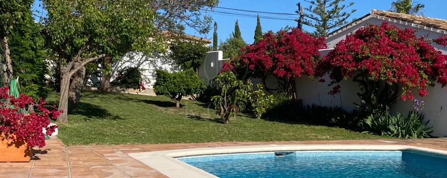 Encantadora villa con vistas panorámicas al mar en Puerto Romano, Estepona