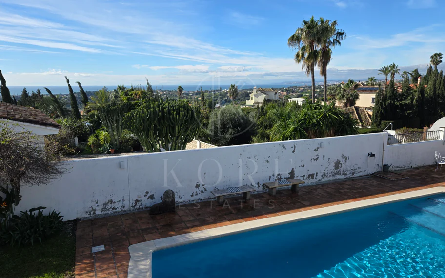 Encantadora villa con vistas panorámicas al mar en Puerto Romano, Estepona