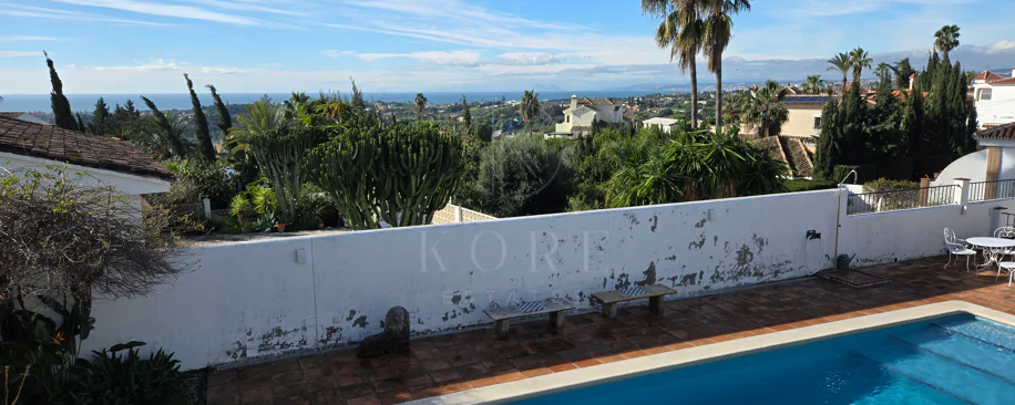 Encantadora villa con vistas panorámicas al mar en Puerto Romano, Estepona