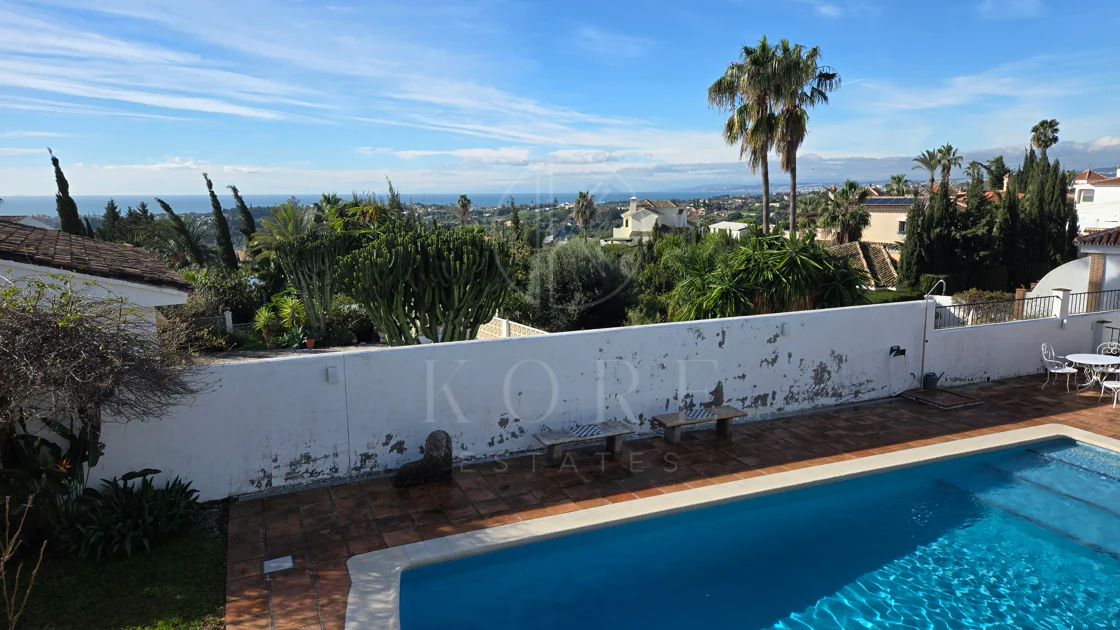 Encantadora villa con vistas panorámicas al mar en Puerto Romano, Estepona