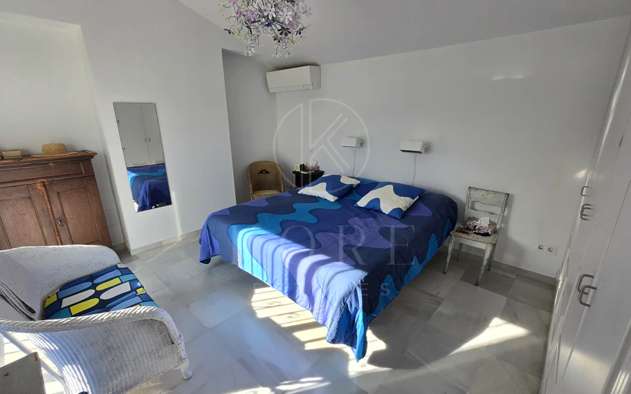 Encantadora villa con vistas panorámicas al mar en Puerto Romano, Estepona