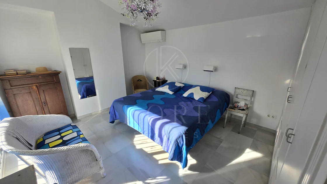 Encantadora villa con vistas panorámicas al mar en Puerto Romano, Estepona