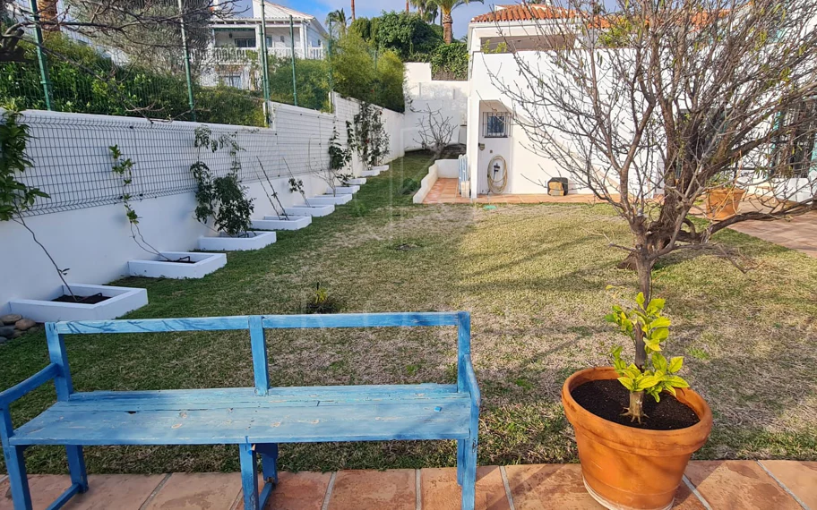 Encantadora villa con vistas panorámicas al mar en Puerto Romano, Estepona