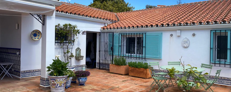 Encantadora villa con vistas panorámicas al mar en Puerto Romano, Estepona