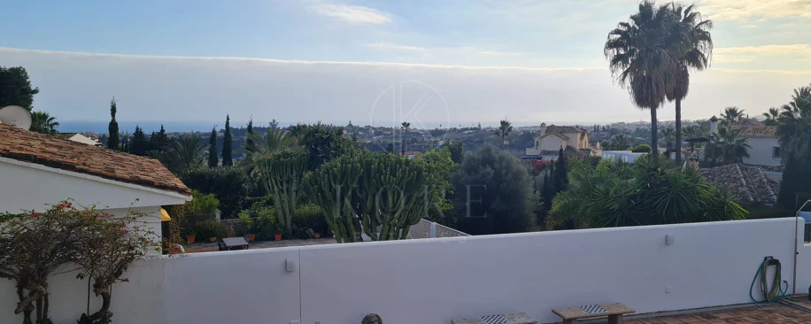 Encantadora villa con vistas panorámicas al mar en Puerto Romano, Estepona