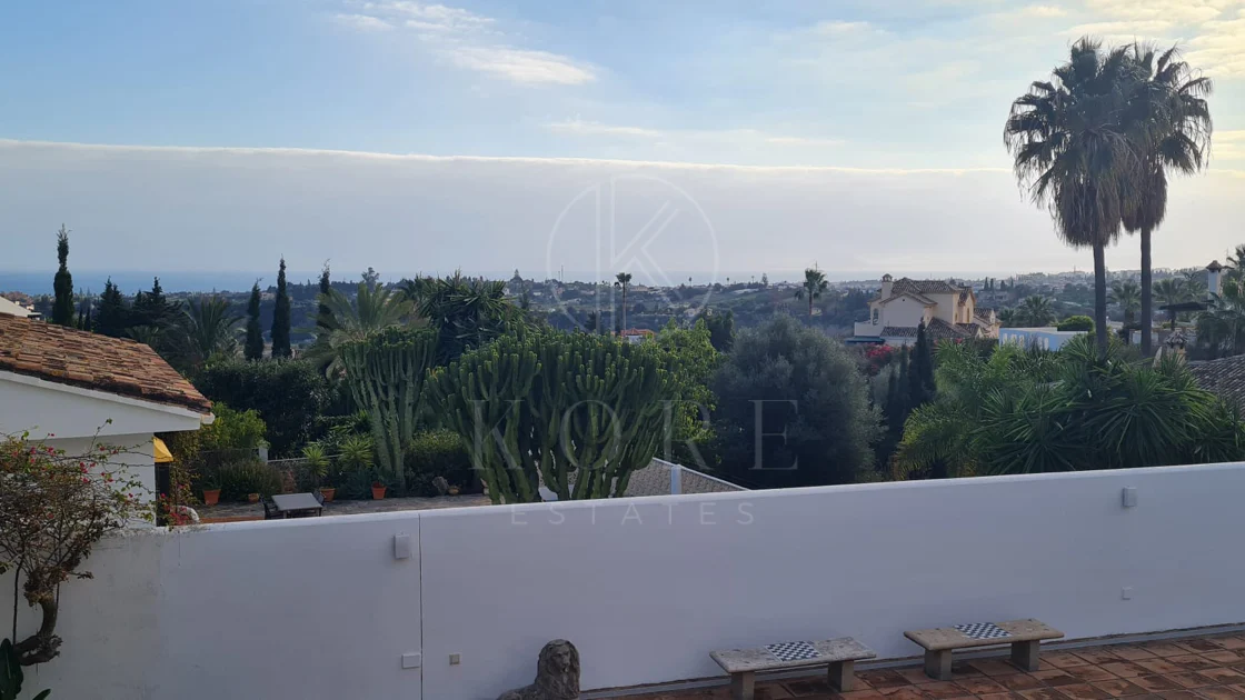Encantadora villa con vistas panorámicas al mar en Puerto Romano, Estepona