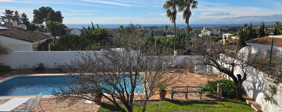 Encantadora villa con vistas panorámicas al mar en Puerto Romano, Estepona