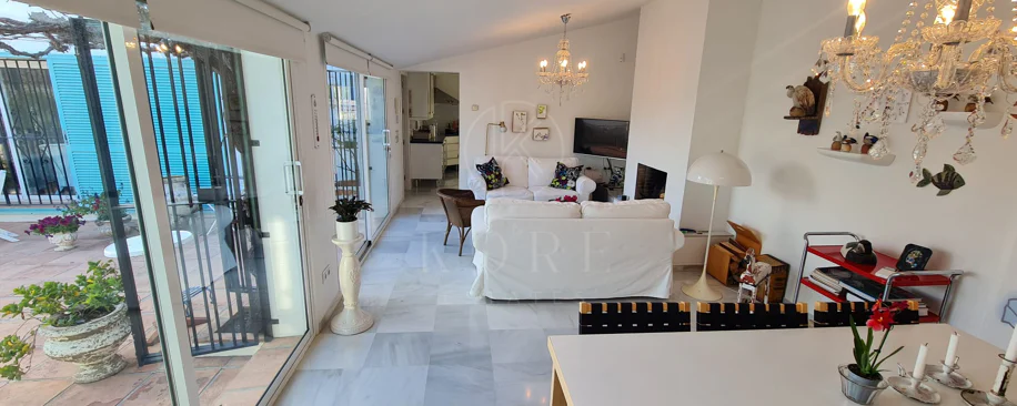 Encantadora villa con vistas panorámicas al mar en Puerto Romano, Estepona