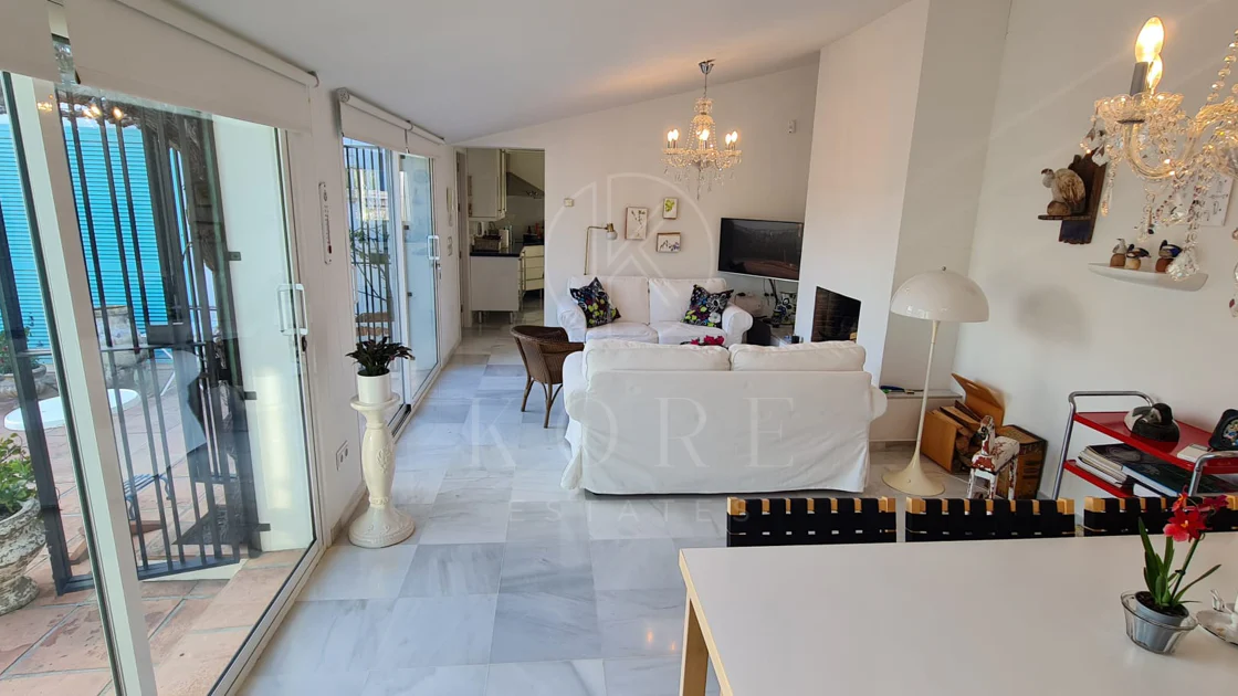 Encantadora villa con vistas panorámicas al mar en Puerto Romano, Estepona