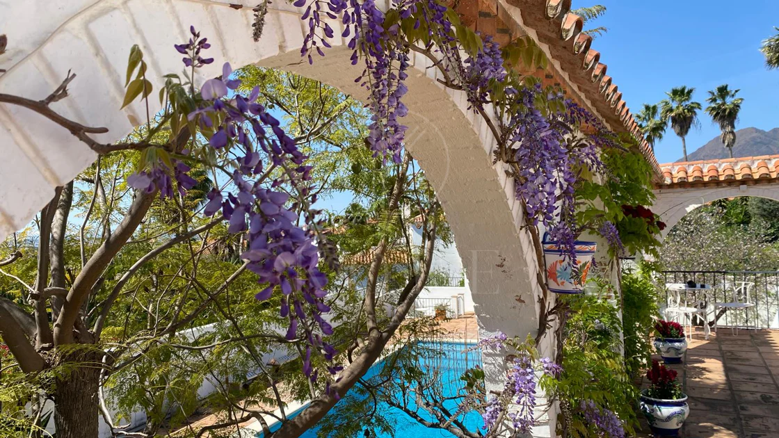 Encantadora villa con vistas panorámicas al mar en Puerto Romano, Estepona